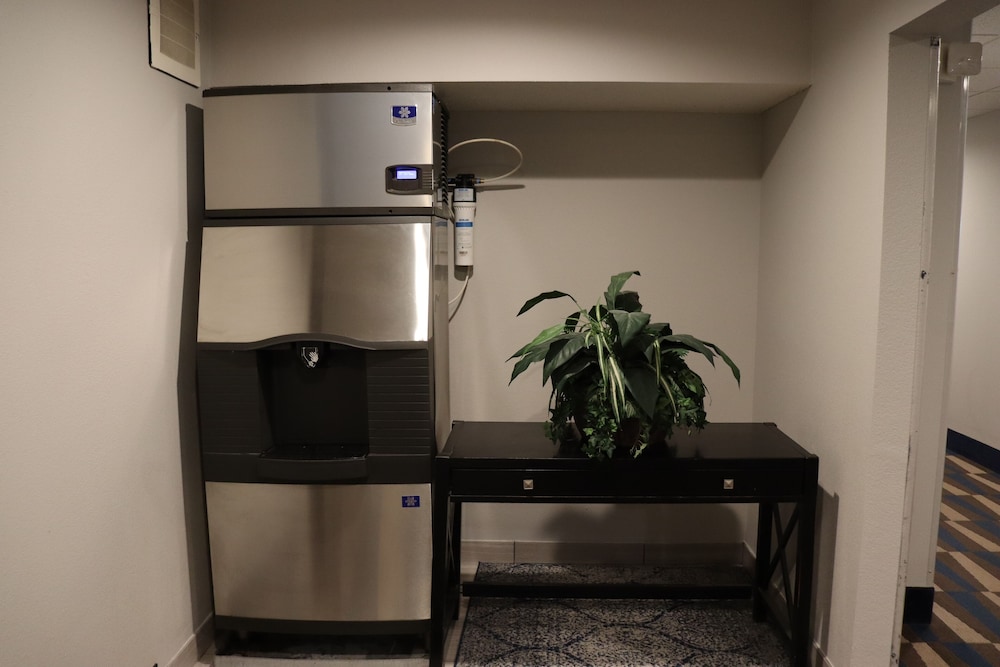 Microtel Inn & Suites by Wyndham Columbus Near Fort Benning - photo 63