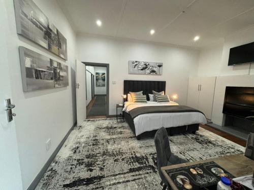 30 On 6Th in Cape Town, South Africa