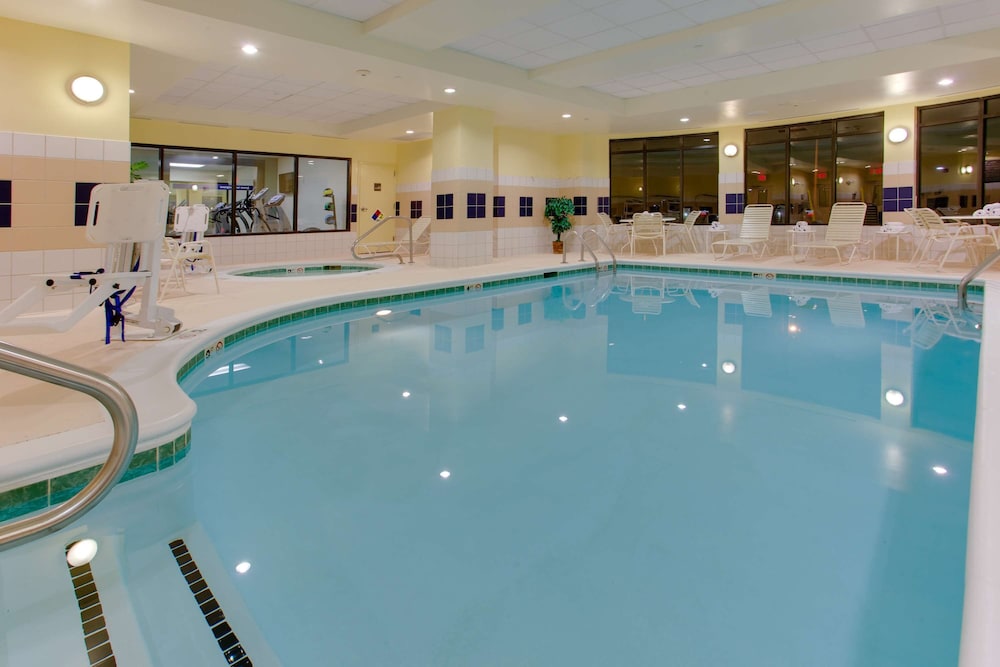 Hampton Inn & Suites Fredericksburg South - photo 35