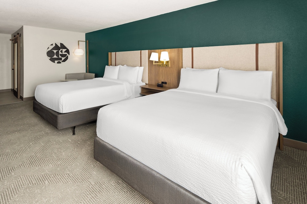Holiday Inn & Suites Columbia NE Ft Jackson Area by IHG - photo 16