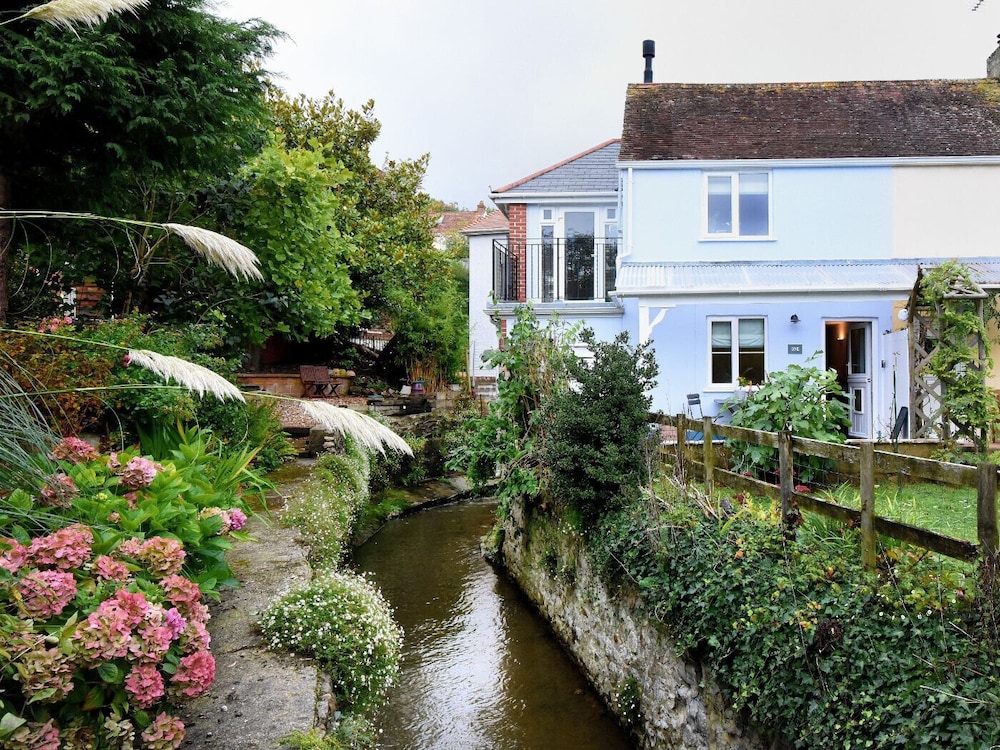 1 Lymbrook Cottages in Lyme Regis, United Kingdom