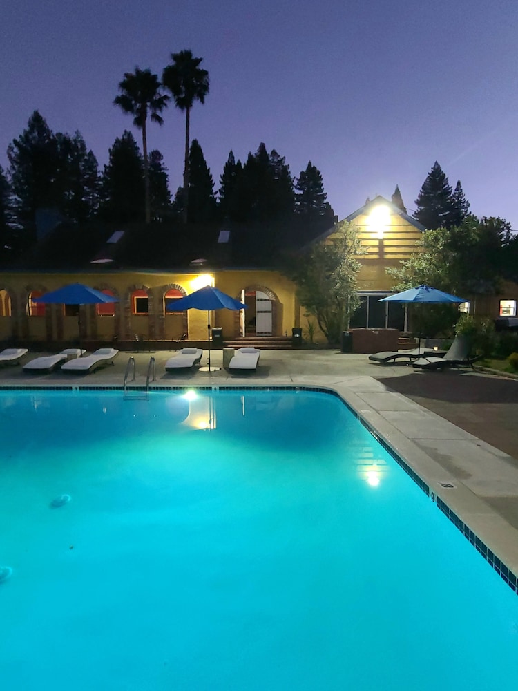 Surrey Resort - photo 23