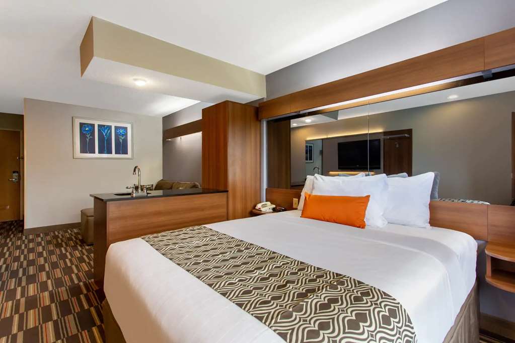 Microtel Inn & Suites by Wyndham Philadelphia Airport - photo 11