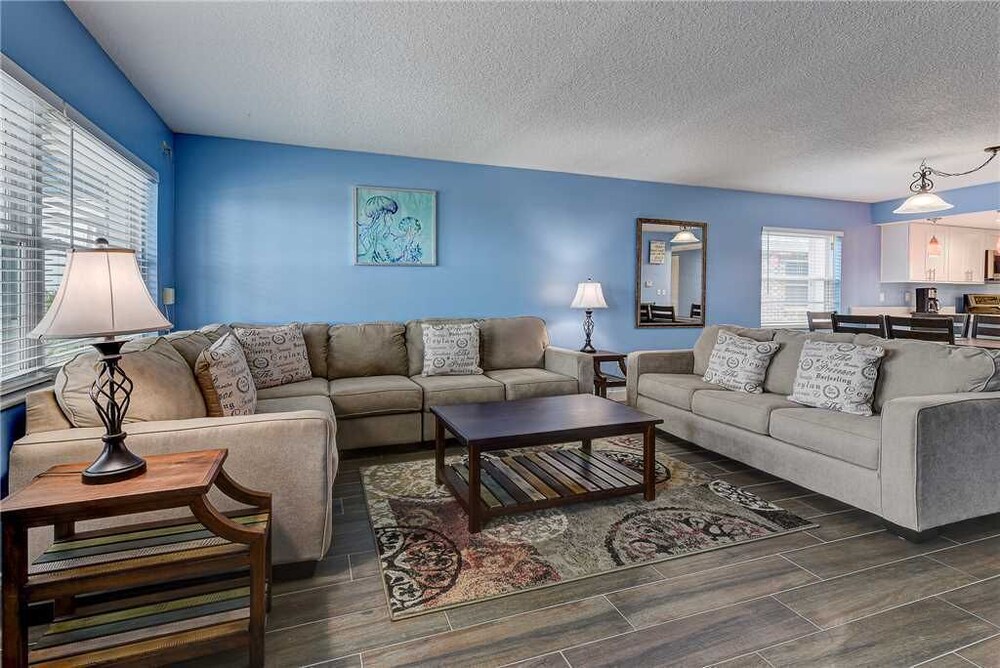 Island Retreat Upper B Ocean Front 2 Bedrooms Sleeps 6 - photo 23