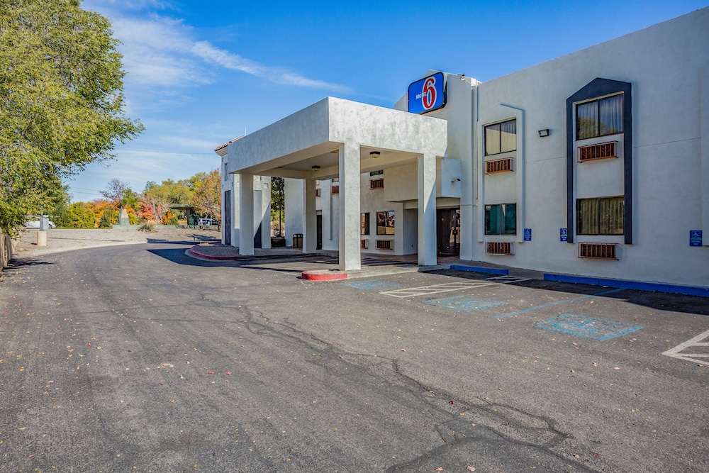 Motel 6 Santa Fe Central - photo 28