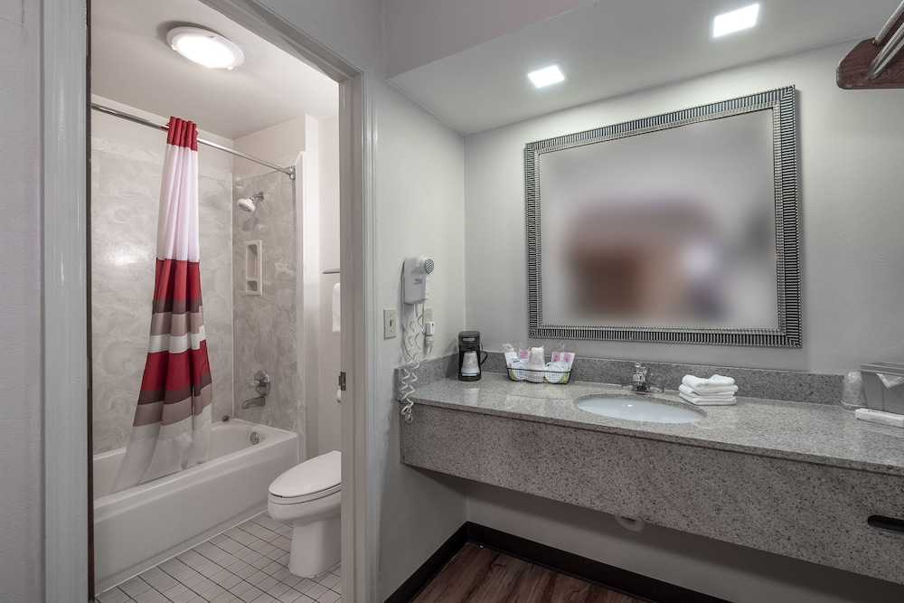 Red Roof Inn & Suites Oxford - photo 14