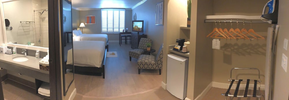 GreenTree Inn & Suites Alhambra - photo 53