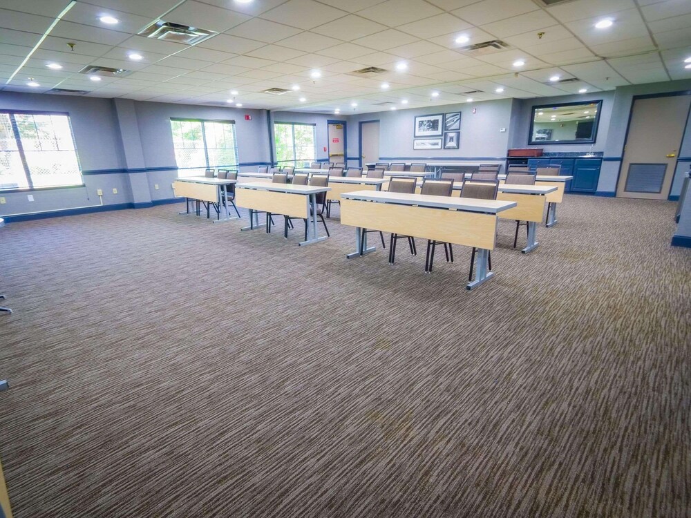 Country Inn & Suites by Radisson Burlington NC - photo 23