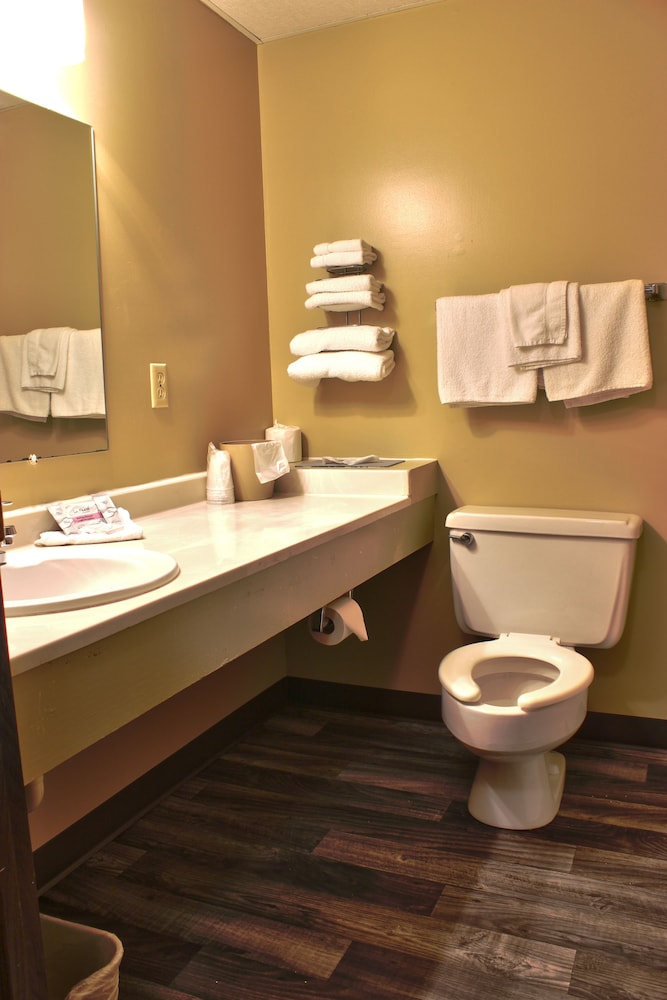 Sunlac Inn Devils Lake - photo 21