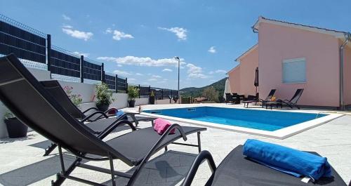 Family friendly house with a swimming pool Sibenik 21939 — 4-Star Luxury Hotel in Sibenik, Croatia