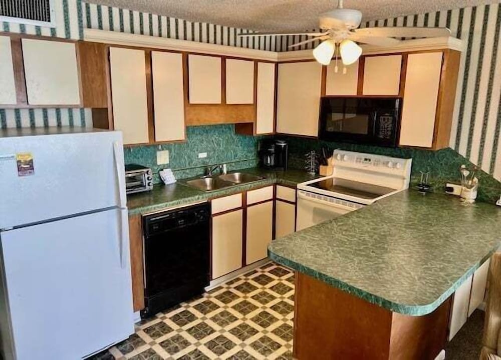 Royal Garden Resort 510 2 Bedroom Condo by RedAwning - photo 11