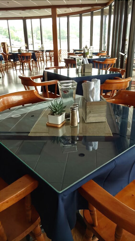 Fishermans Wharf Inn - photo 42