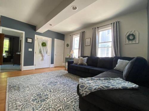 Cozy Main Street Flat — 4-Star Luxury Hotel in Adrian, United States