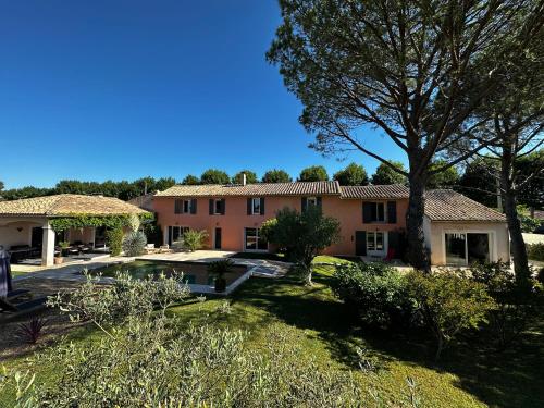 Mas ancien de 310m2 sur 2000m2 piscine chauffée in Orange, France