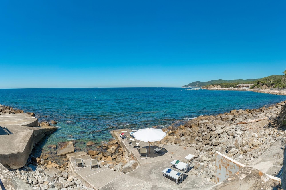 Villa Dell Angelo 10 — 4-Star Luxury Hotel in Rosignano Marittimo, Italy
