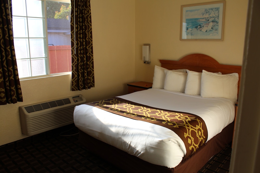Riverside Inn & Suites Santa Cruz - photo 24