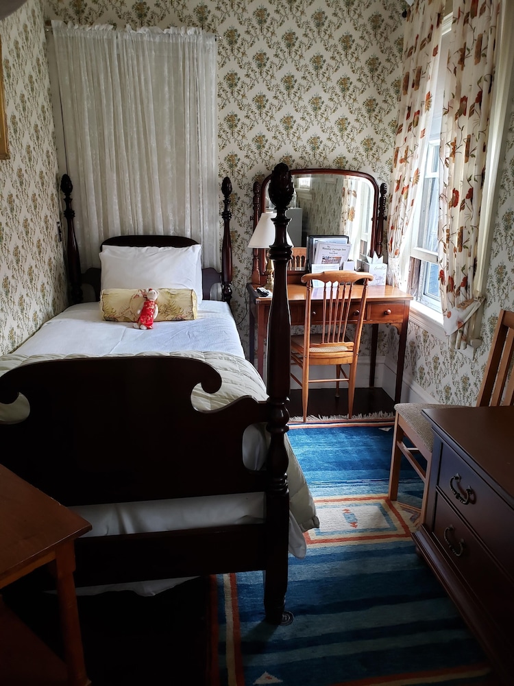 Moseley Cottage Inn & Town Motel - photo 11