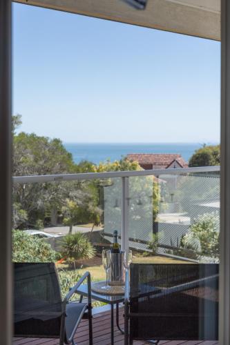 Balcombe Retreat Family Escape with Sea Views — hotel in Mornington