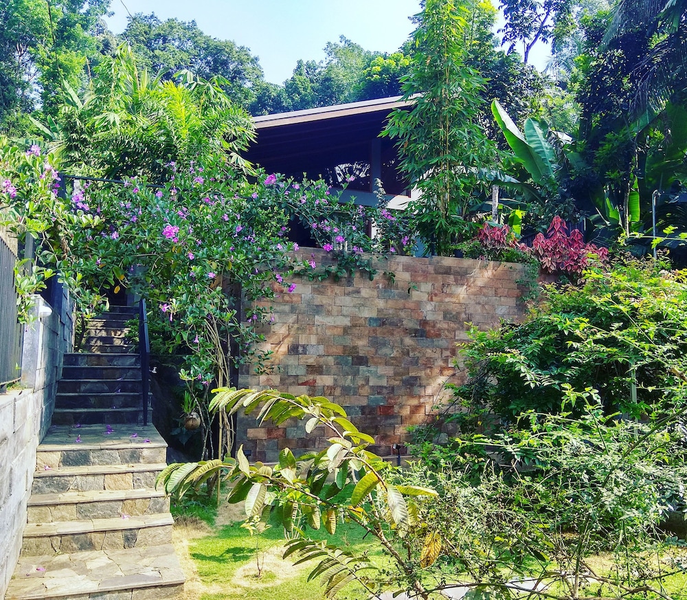 Nisala Villa — 4-Star Luxury Hotel in Kandy, Sri Lanka