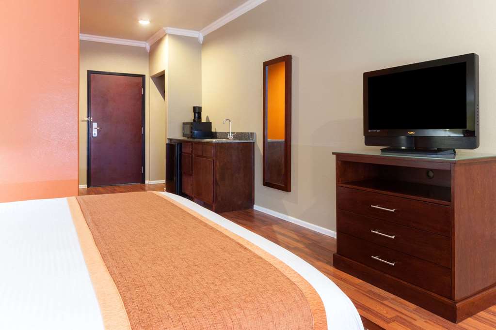 Lone Star Inn & Suites - photo 12