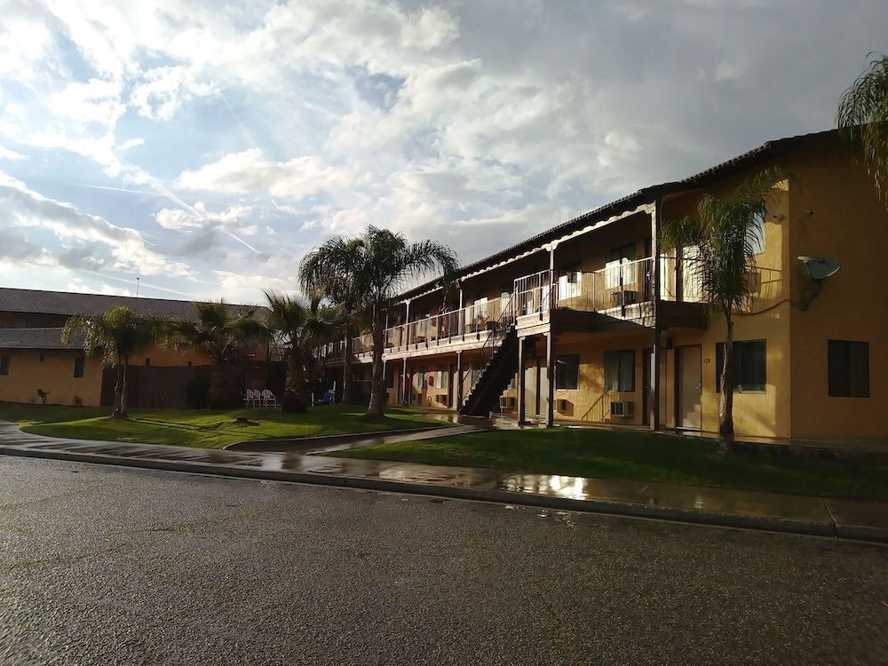 Best Economy Inn n Suites - photo 2