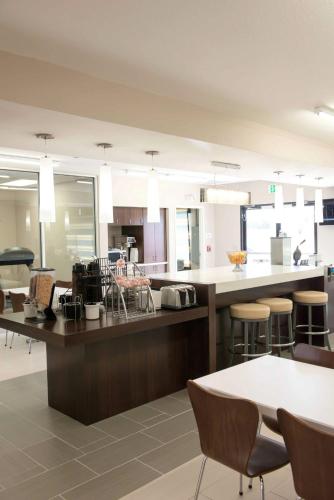 Super 8 by Wyndham Stanton - photo 5