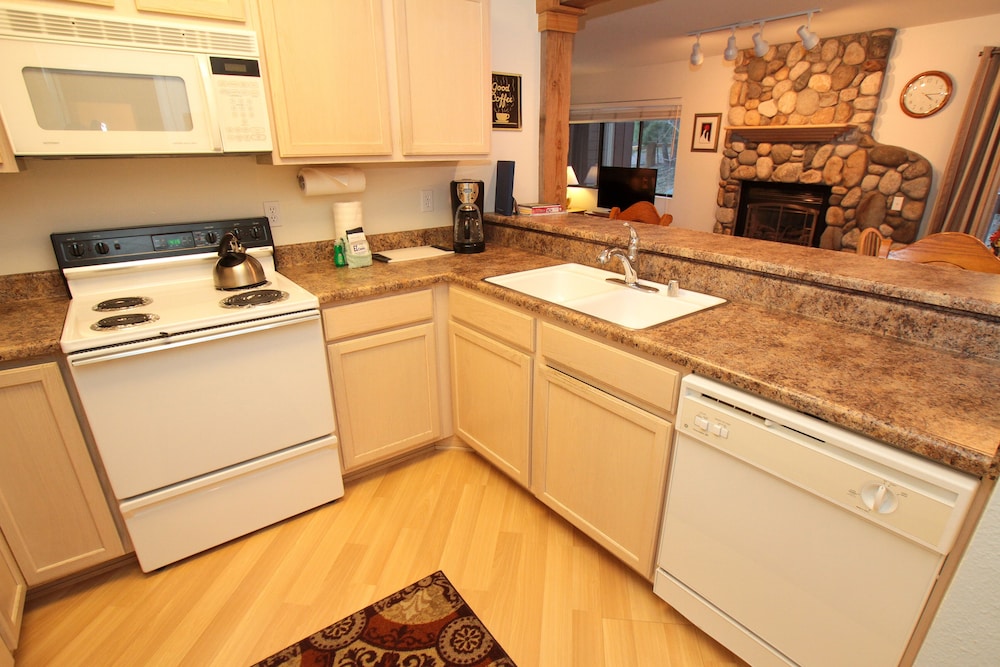 Mammoth Ski & Racquet Club - photo 25