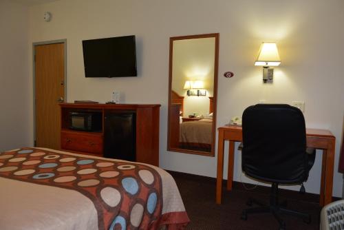 Super 8 by Wyndham Salina - photo 25