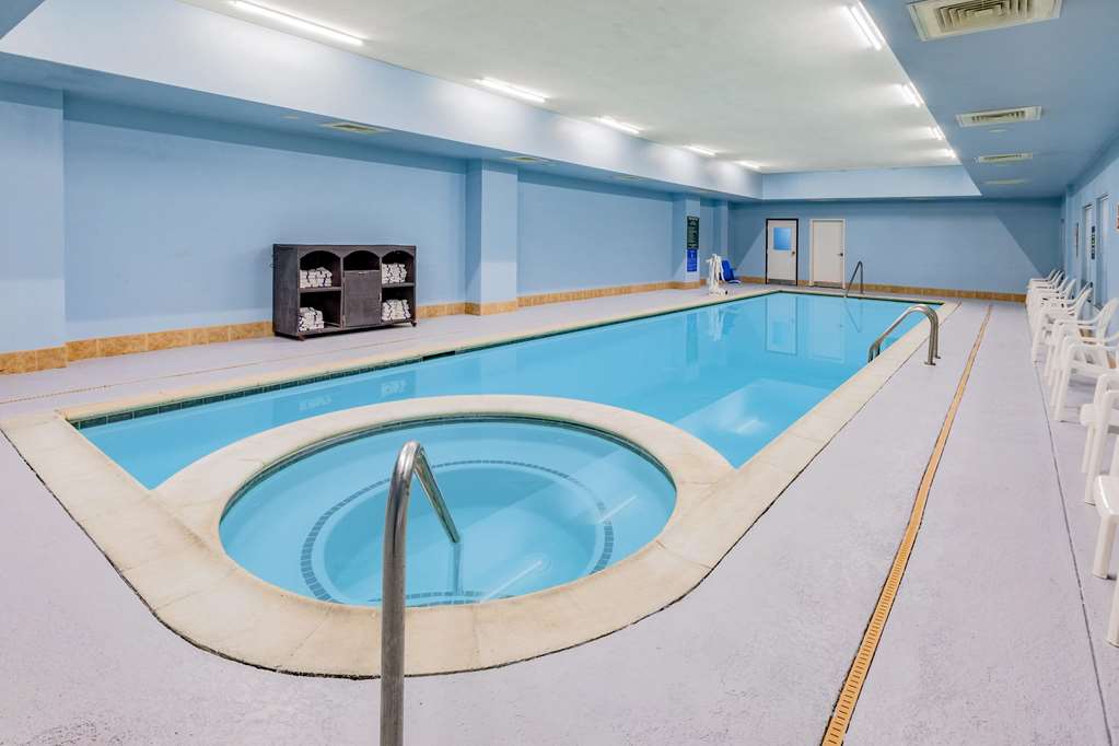 La Quinta Inn & Suites by Wyndham Garland Harbor Point - photo 12