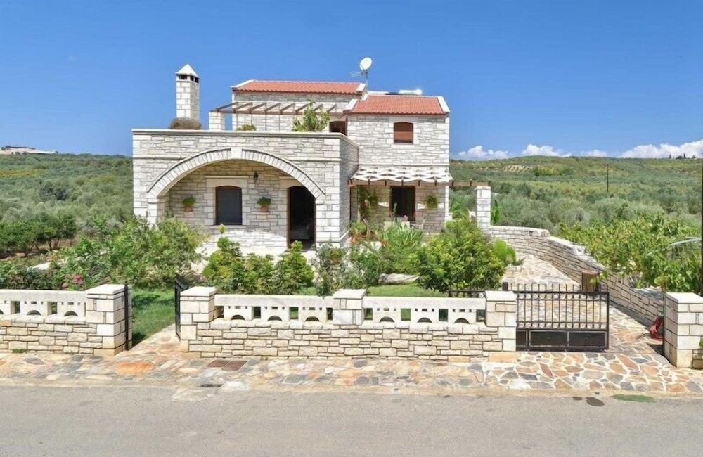 Villa Ahlades — 4-Star Luxury Hotel in Panormos, Greece