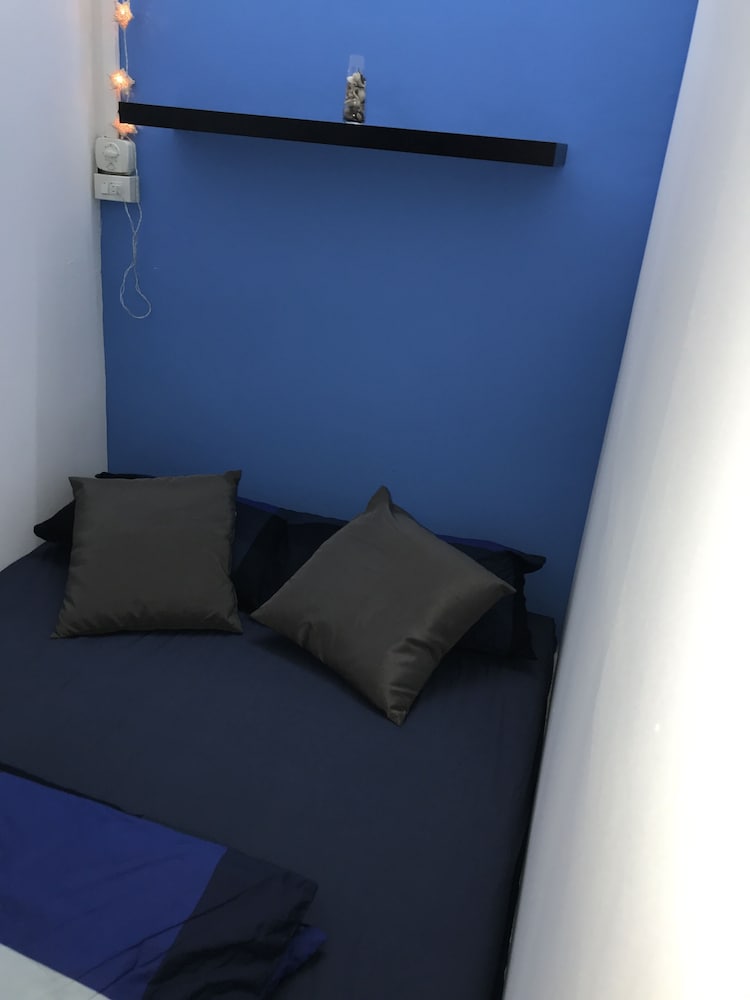 24 hr Hostel in khaosan road