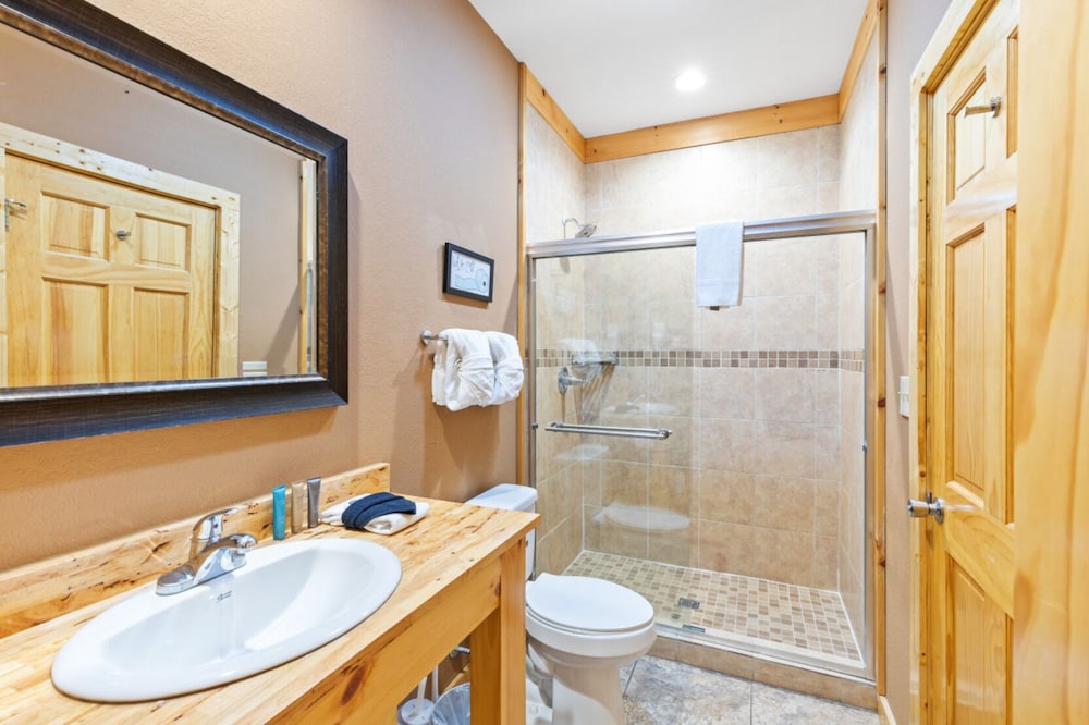 Elegant Elite Estate By Ghosal Luxury Lodging - photo 57