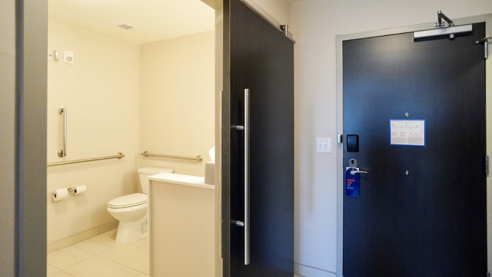 Holiday Inn Express & Suites Franklin Berry Farms by IHG - photo 32