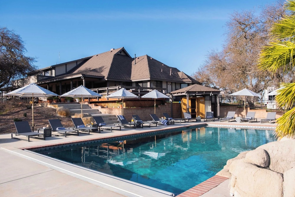 Cathedral by Avantstay Charming Secluded Estate w Sauna Pool Table & Views of the Rolling Hills - photo 46