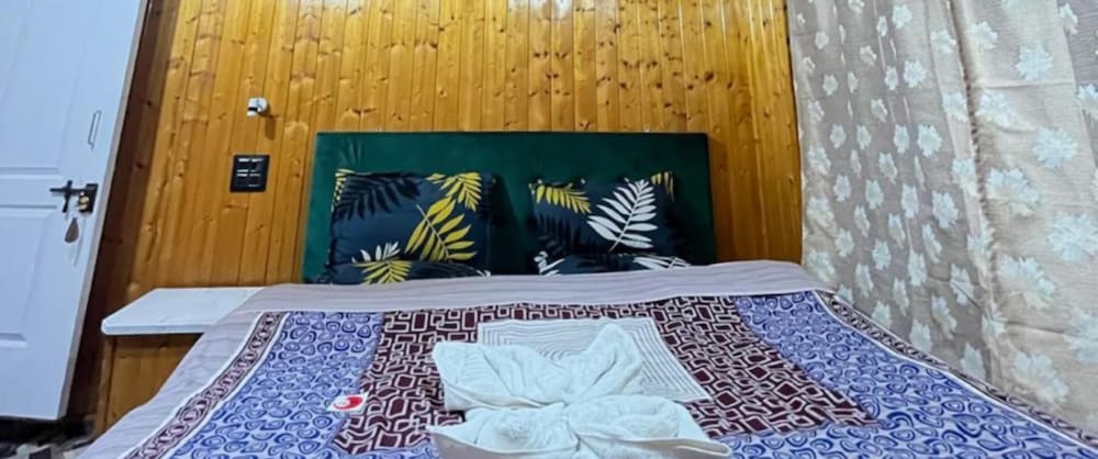 Munshi's Hotel and Restaurant Tangmarg — hotel in Baramula