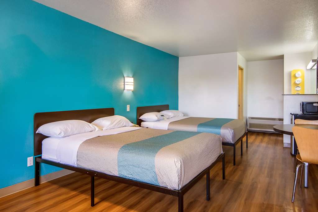 Motel 6 Portland Mall 205 - photo 15