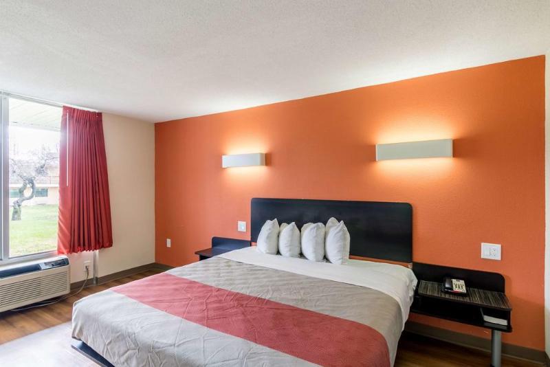Motel 6 New Brunswick NJ - photo 6