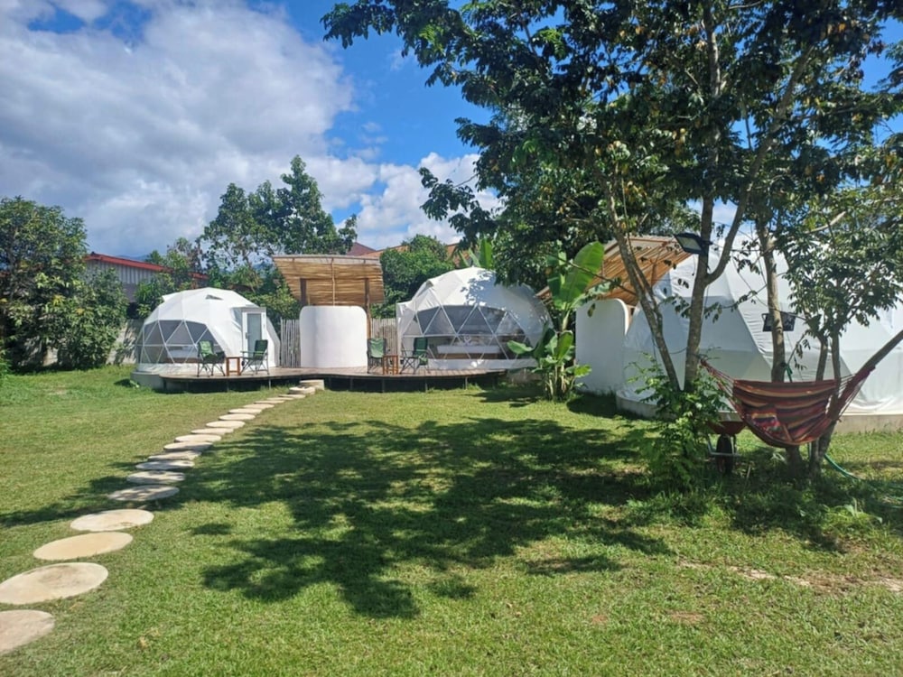 Sabai Glamping in Vangviang, Laos