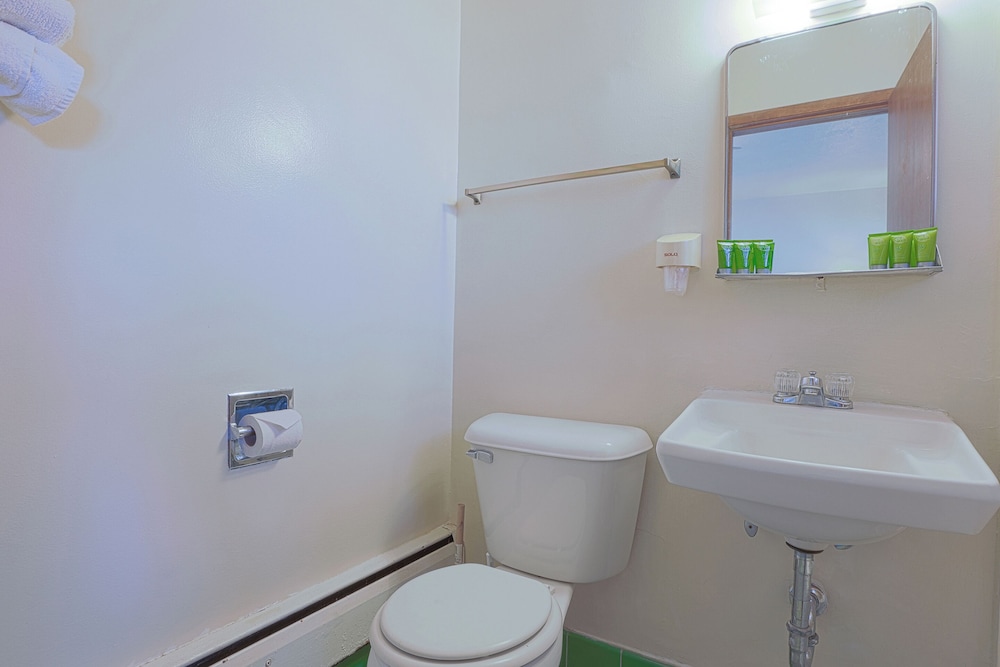 Love Hotels Silver Street by OYO at Hurley WI - photo 38