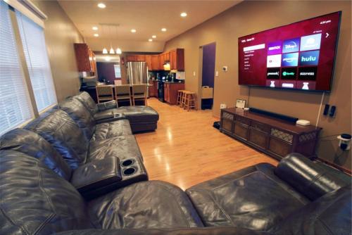 SMART Home close to downtown MSU and more — 4-Star Luxury Hotel in Springfield, United States