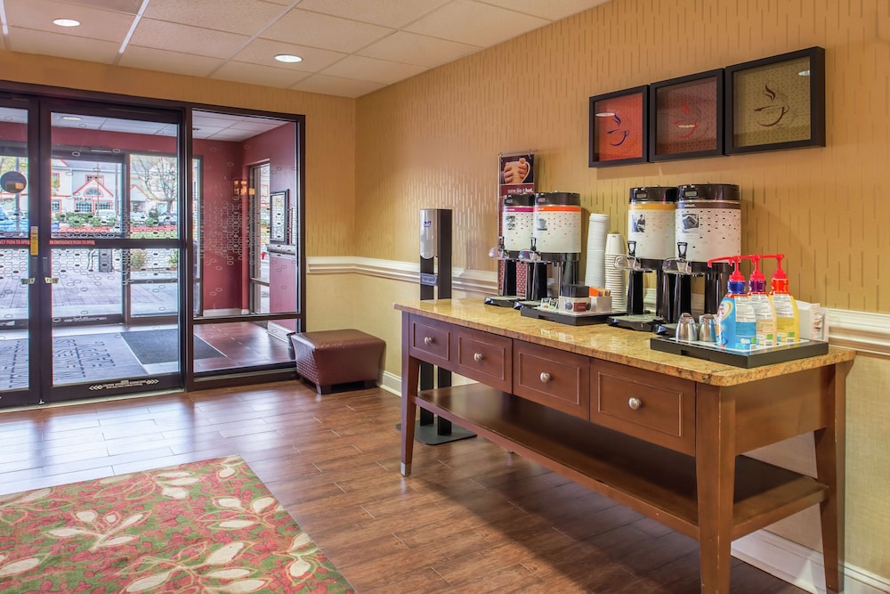 Hampton Inn Columbia Northeast Fort Jackson Area - photo 4