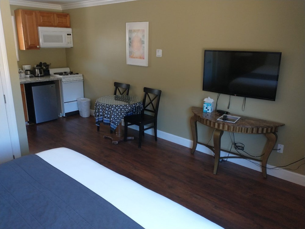 Sea Breeze Inn And Cottages - photo 35