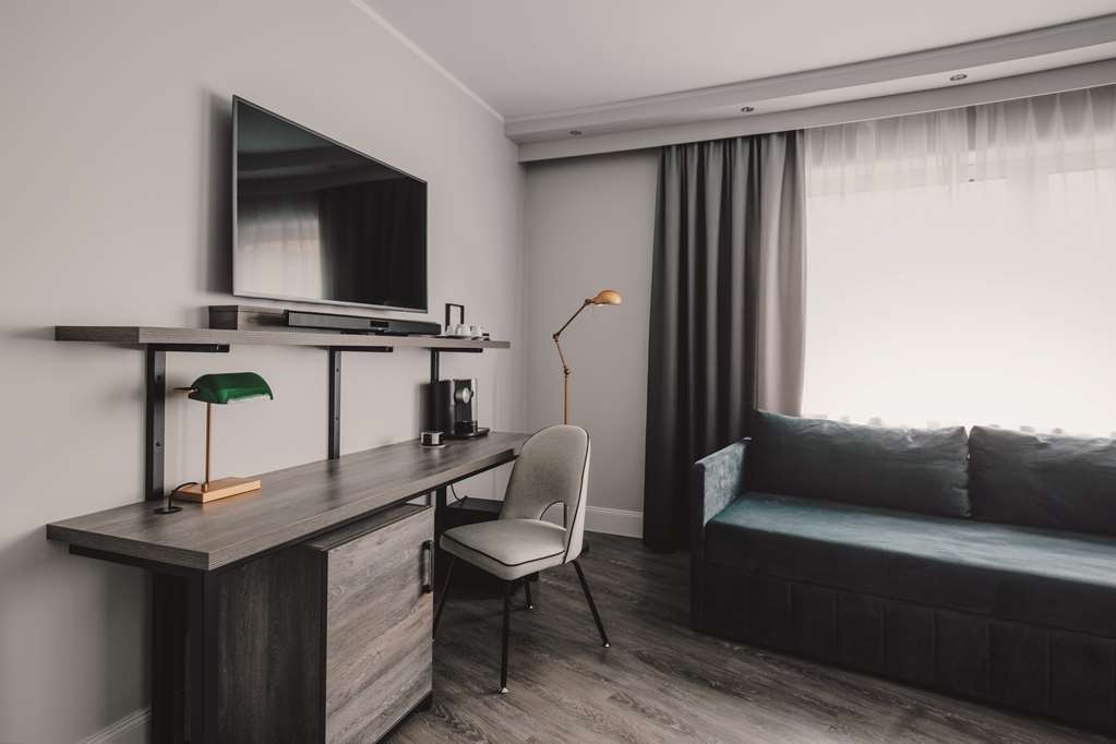 Jnr Suite Entertainment