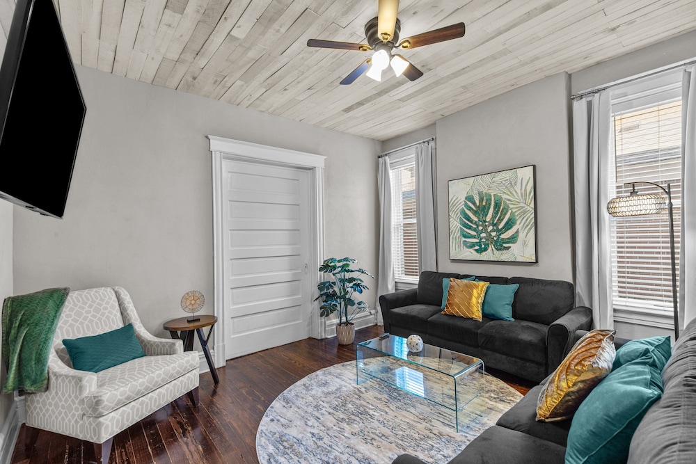 Cozy Shaw Sanctuary JZ Vacation Rentals — 4-Star Luxury Hotel in St. Louis, United States