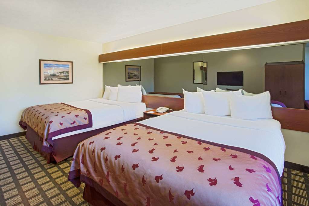 Microtel Inn & Suites by Wyndham Holland - photo 6