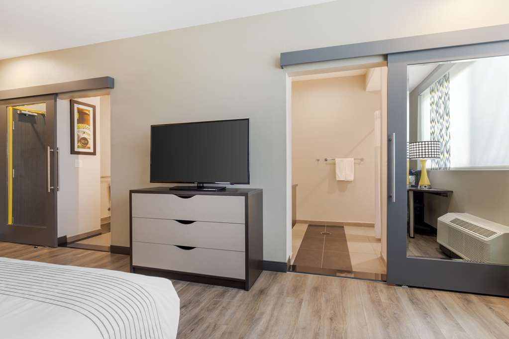 GLō Best Western Dallas South DeSoto - photo 21