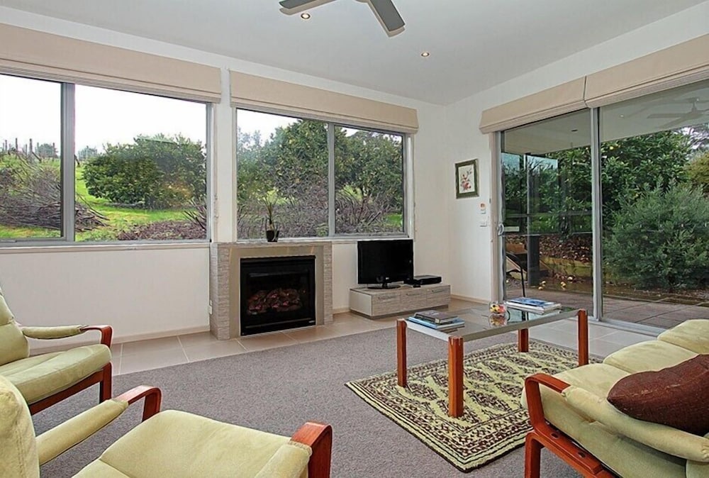 Limetree Hideaway - carbon neutral hotel in Red Hill
