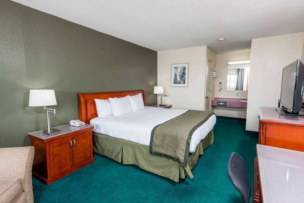 Days Inn by Wyndham Hannibal - photo 12