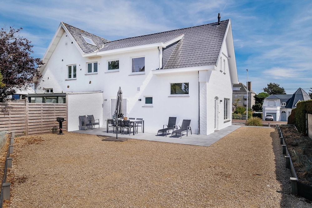 Villa by the Sea in Belgium With Sunny Terrace — 4-Star Luxury Hotel in Koksijde, Belgium