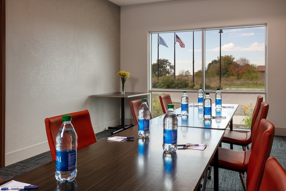 Holiday Inn Express & Suites Beloit by IHG - photo 28